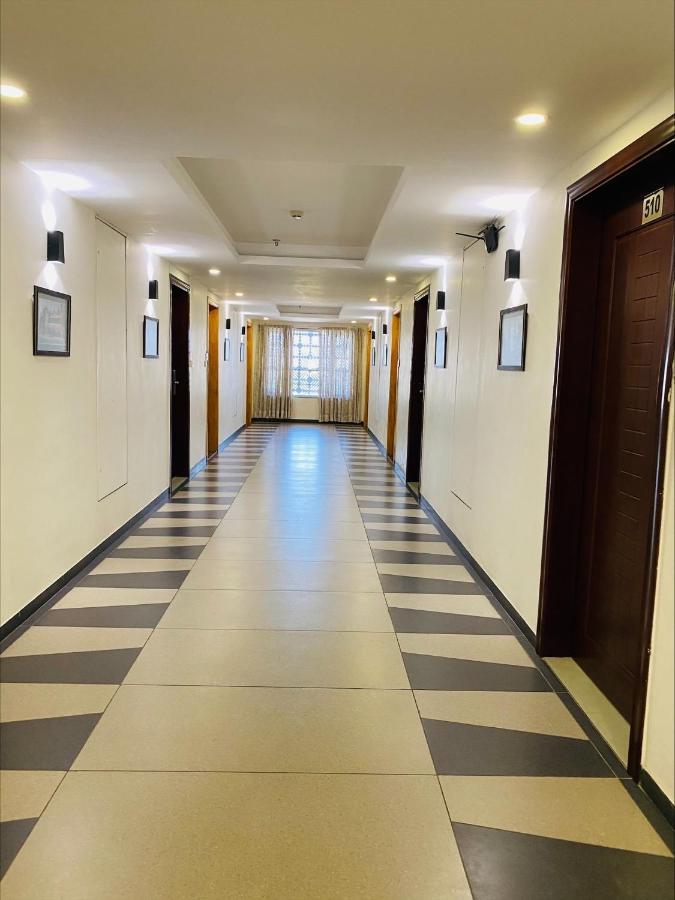 Apricot Hotel , Ахмедабад Экстерьер фото