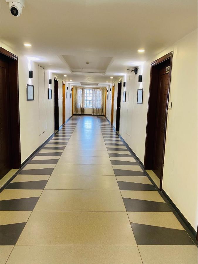 Apricot Hotel , Ахмедабад Экстерьер фото