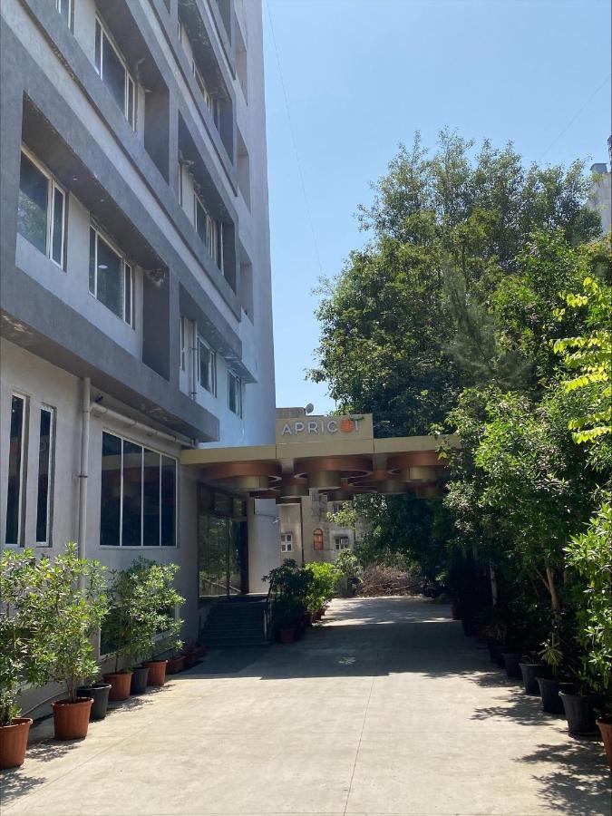Apricot Hotel , Ахмедабад Экстерьер фото