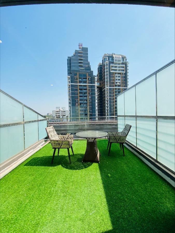 Apricot Hotel , Ахмедабад Экстерьер фото