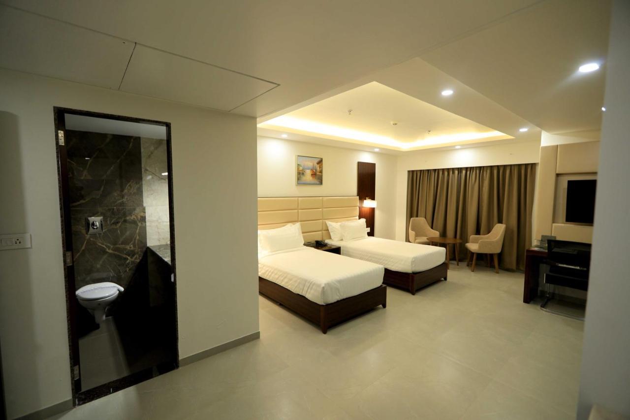 Apricot Hotel , Ахмедабад Экстерьер фото