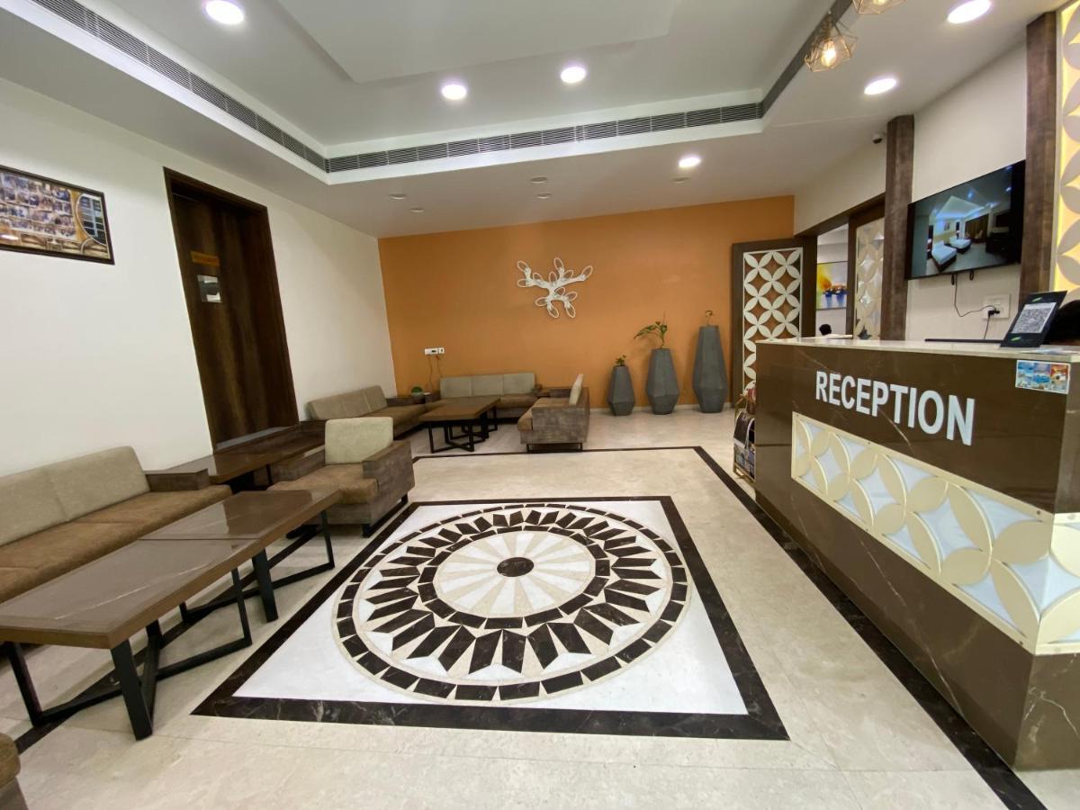Apricot Hotel , Ахмедабад Экстерьер фото