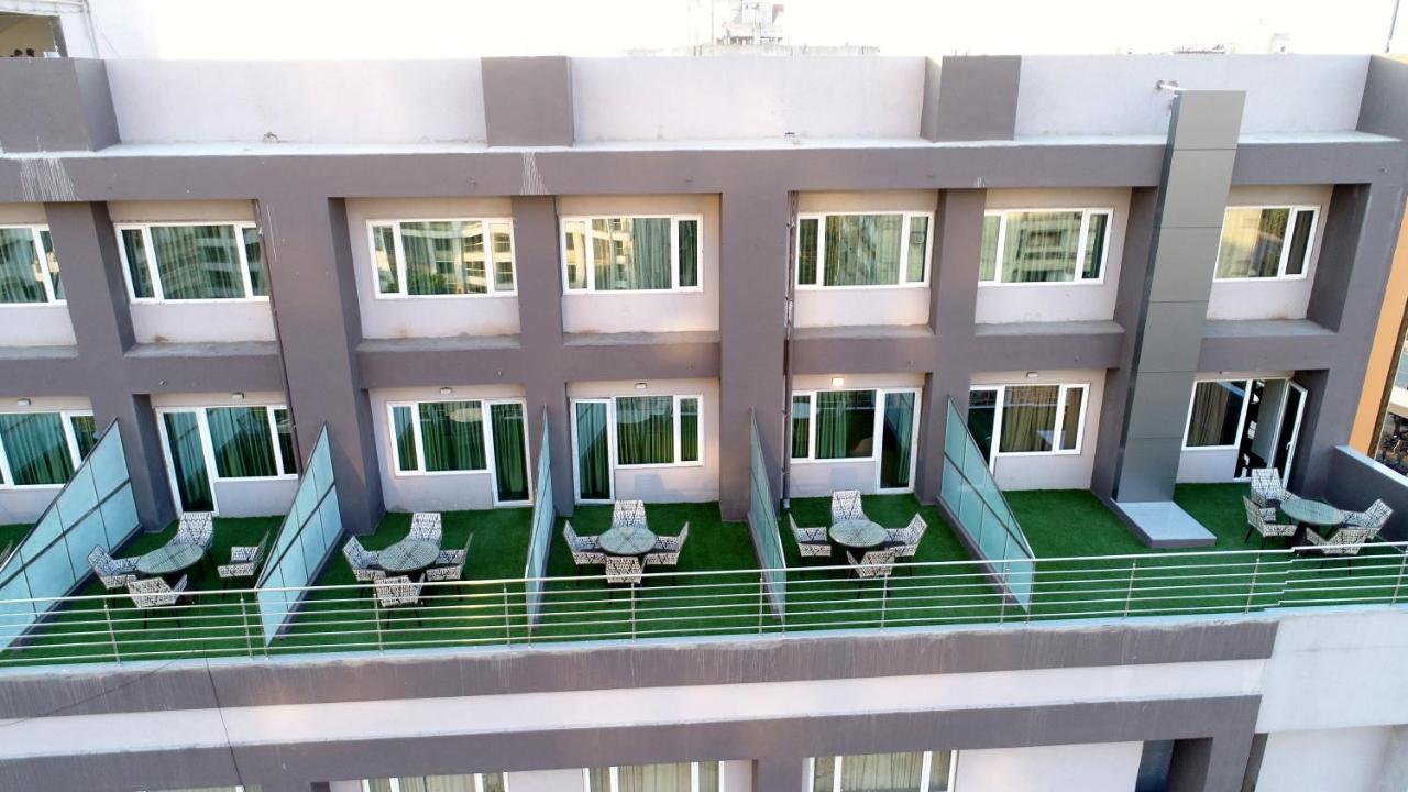 Apricot Hotel , Ахмедабад Экстерьер фото