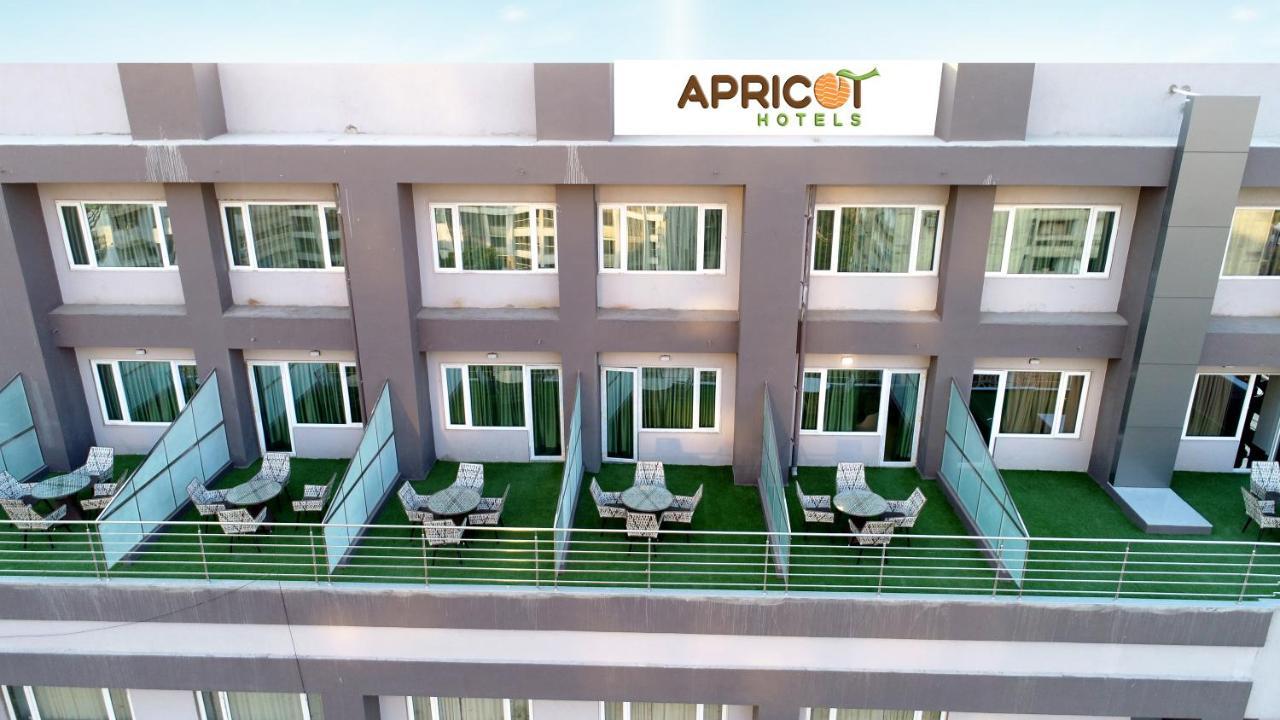Apricot Hotel , Ахмедабад Экстерьер фото