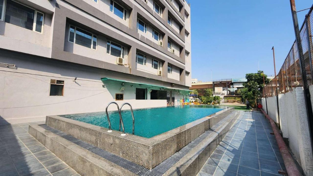 Apricot Hotel , Ахмедабад Экстерьер фото