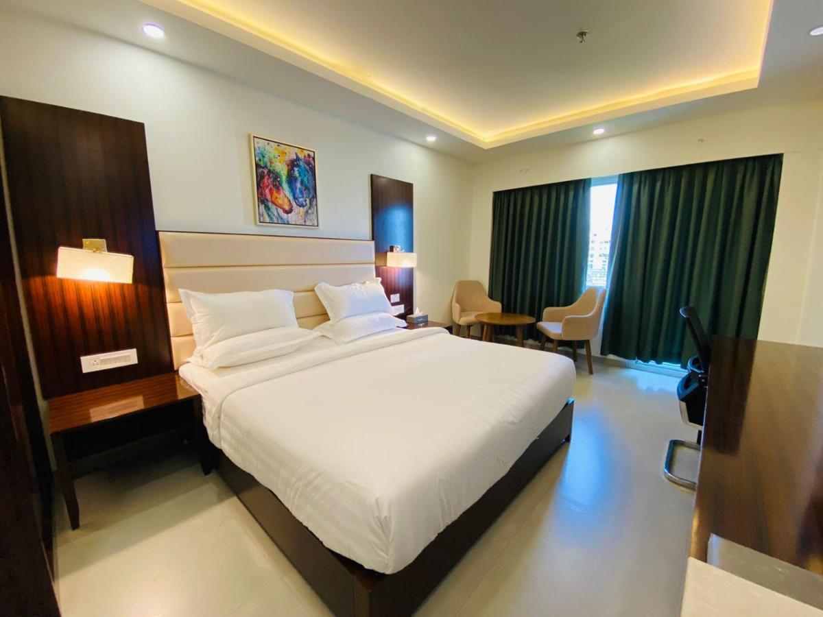 Apricot Hotel , Ахмедабад Экстерьер фото